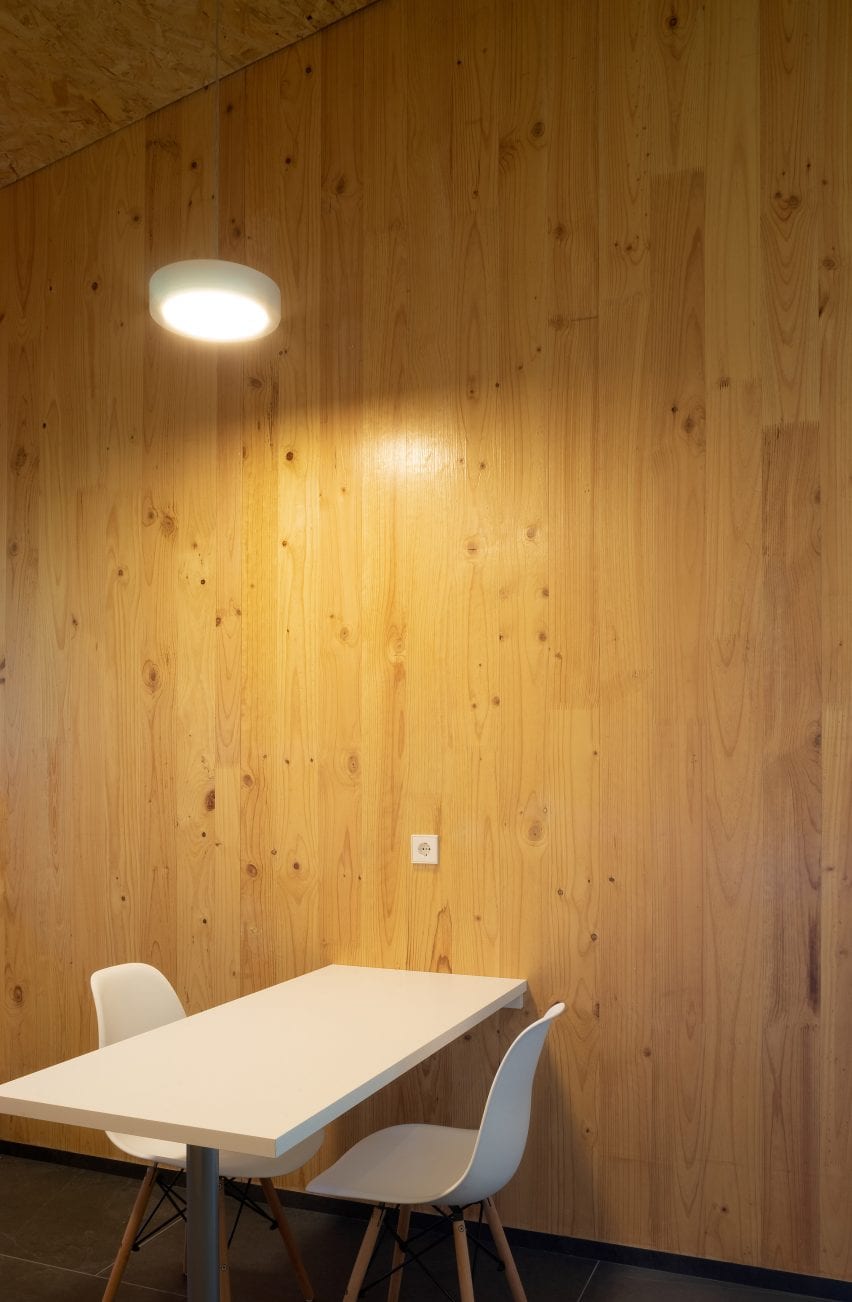 Tables and chairs were placed against wood walls