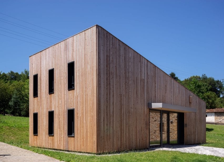 The building has a squared shape