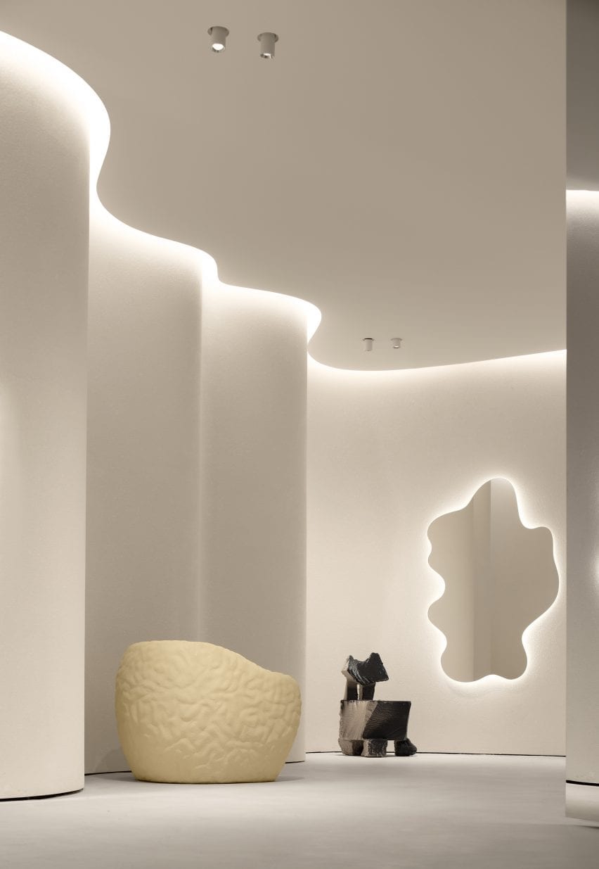 An amorphous mirror was placed on the wall