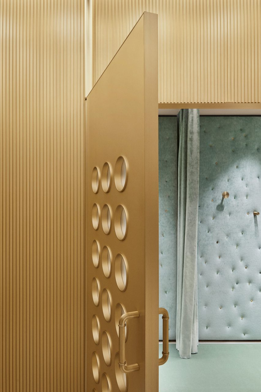 Fitting room in forte forte store, Rome