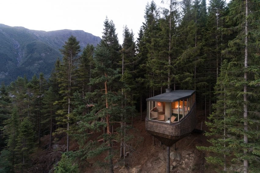 The cabins are located amongst a hilly landscape
