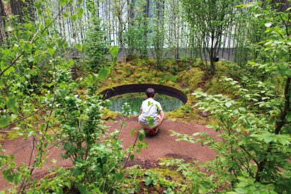 Circular pool with a two-way mirror in a museum installation in Vienna