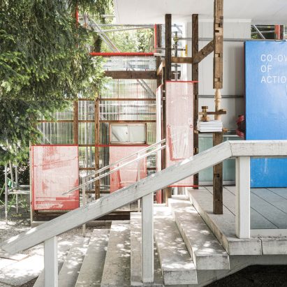 A house was deconstructed at the Japan Pavilion