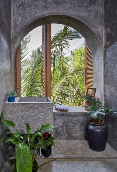 Bathroom of Ksaraah house in Bangalore by Taliesyn