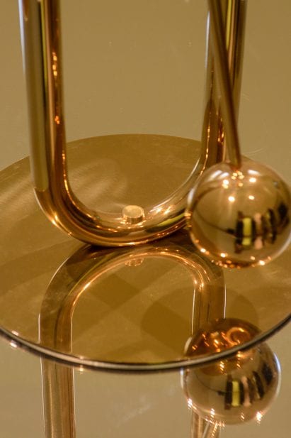 The object has an electromagnetic base