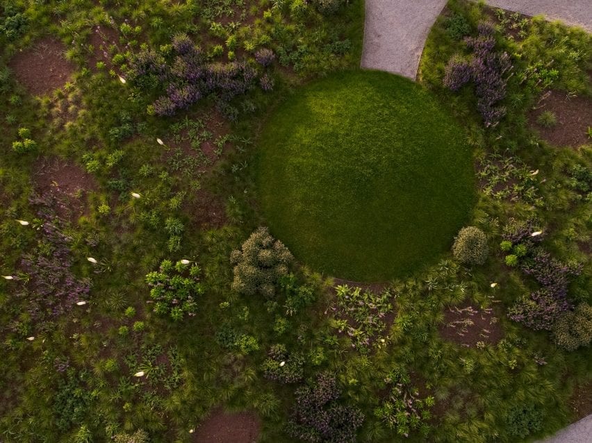 there are circular lawned areas