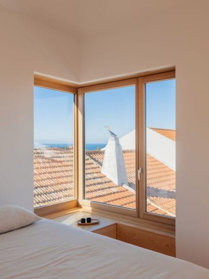 Bedroom in Puppeteers House by REDO Architects
