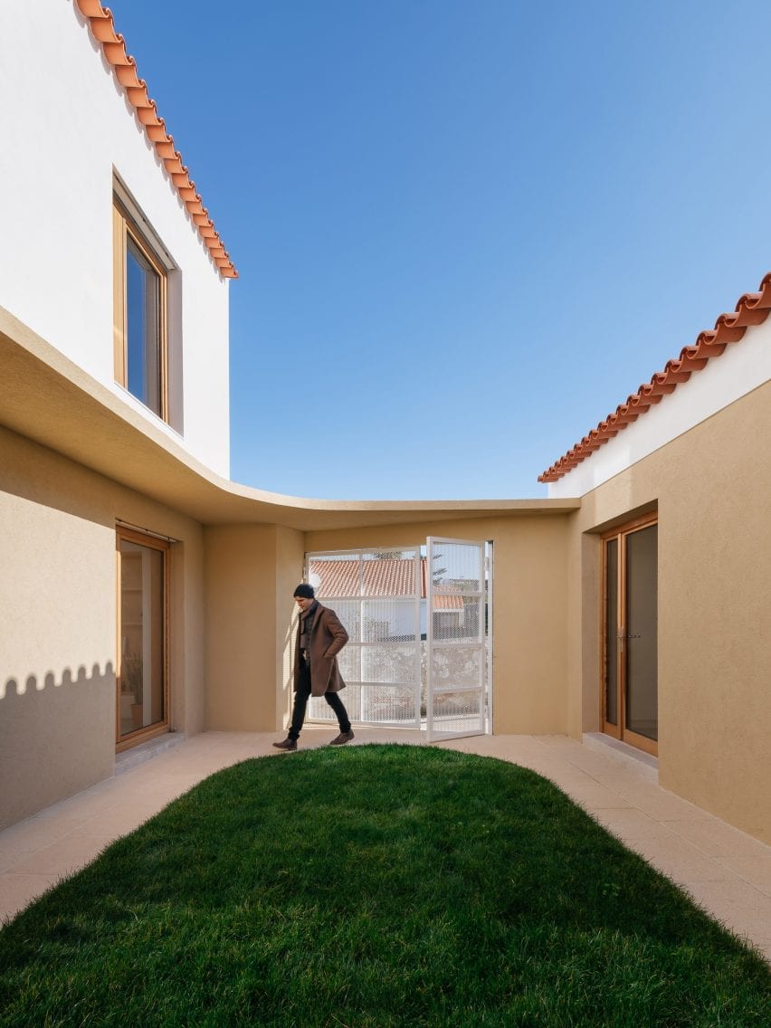 Puppeteers House by REDO Architects