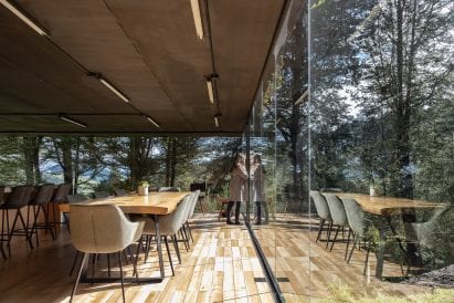 Glass holiday home extension in Ecuador