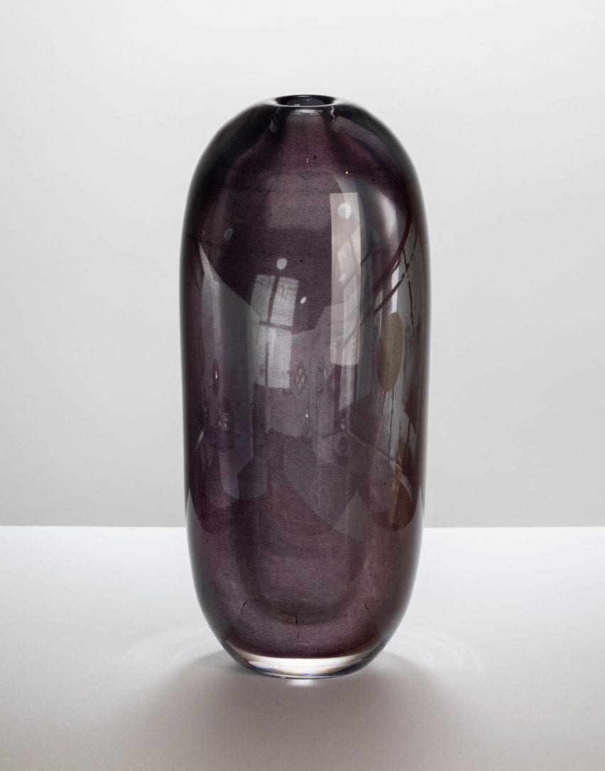 Reflection Vase by Front