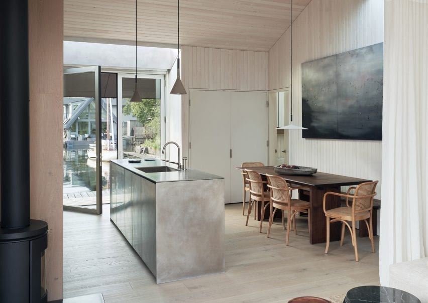 Studio DIAA floating home