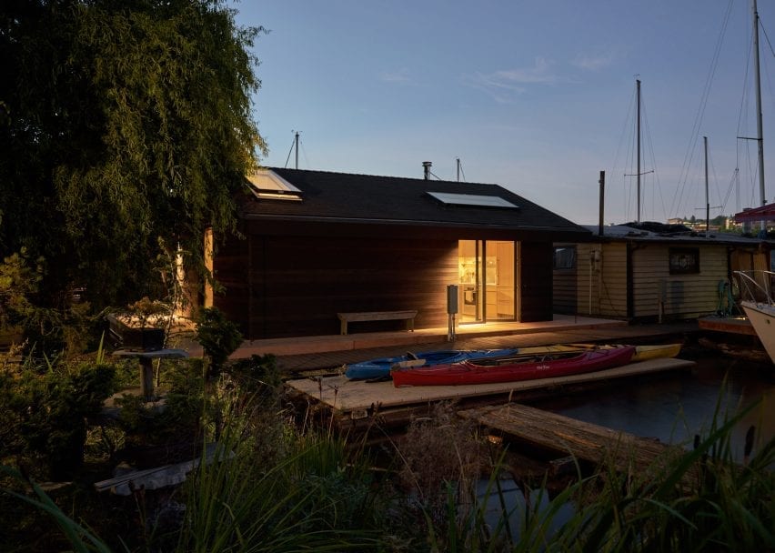 Studio DIAA floating home