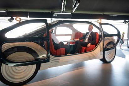 Thomas Heatherwick and Oliver Dowden in the Airo prototype