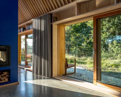 Large sliding doors in The Author's House by Sleth