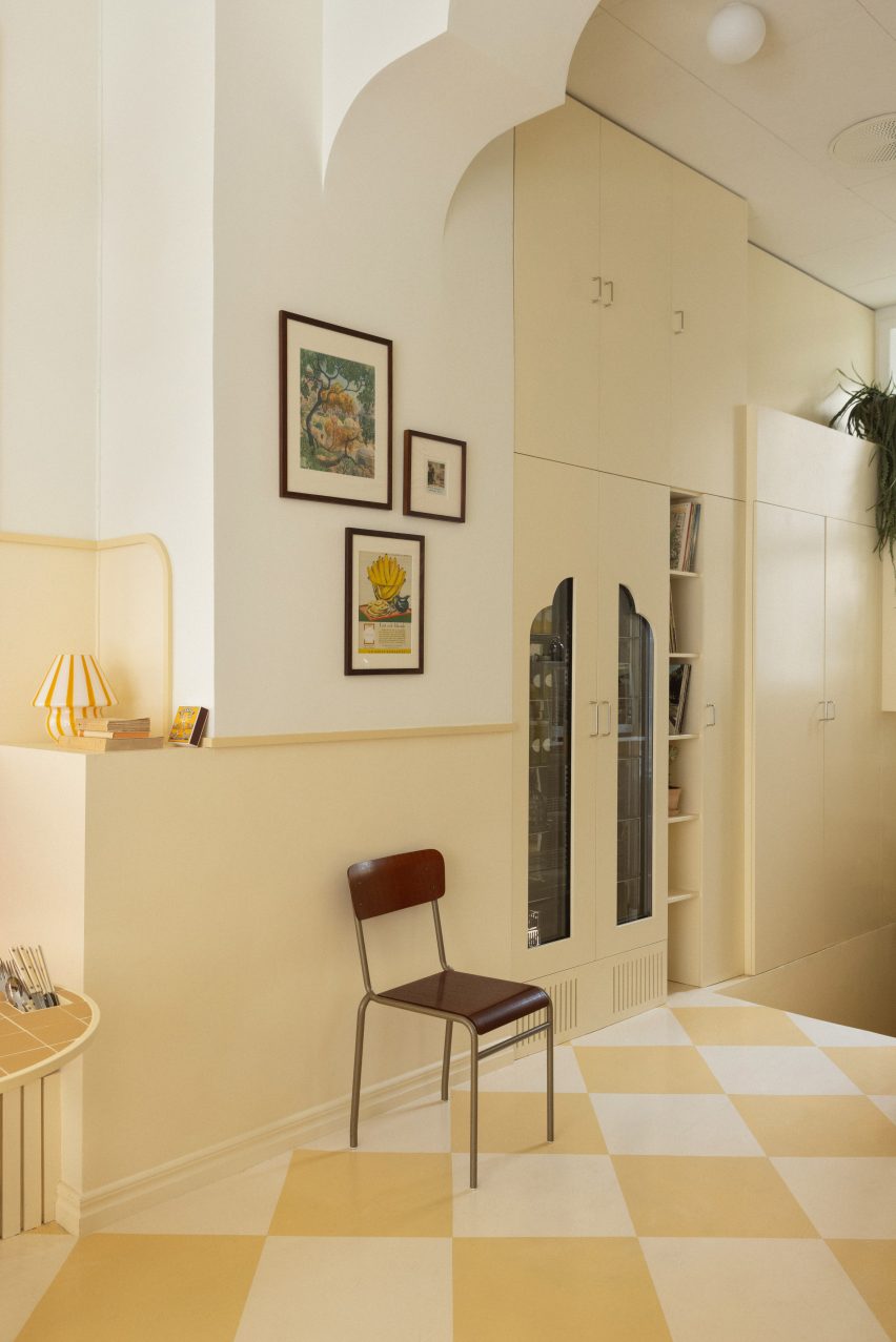 Chequered yellow floor