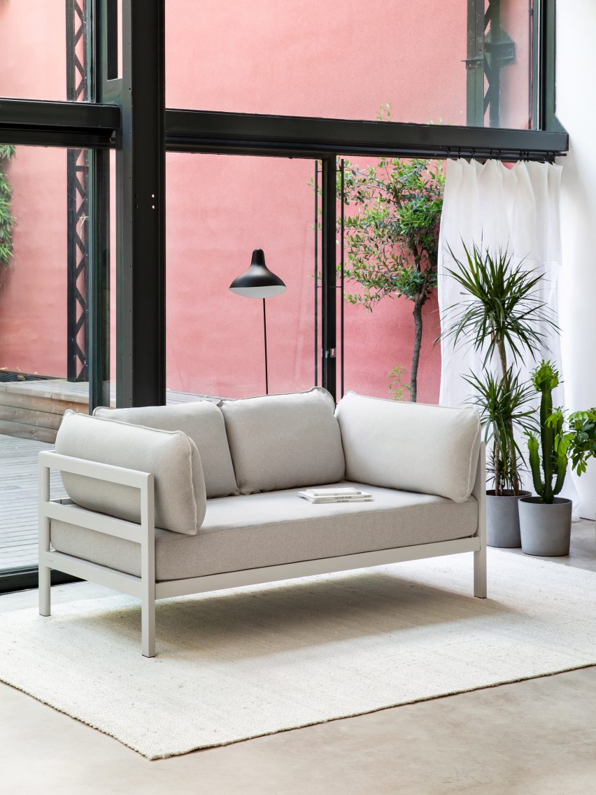 Beige Big-Game sofa in front of a pink wall