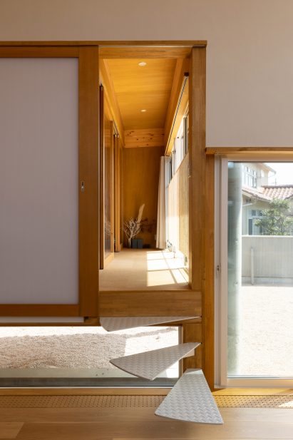 Cantilevered steps