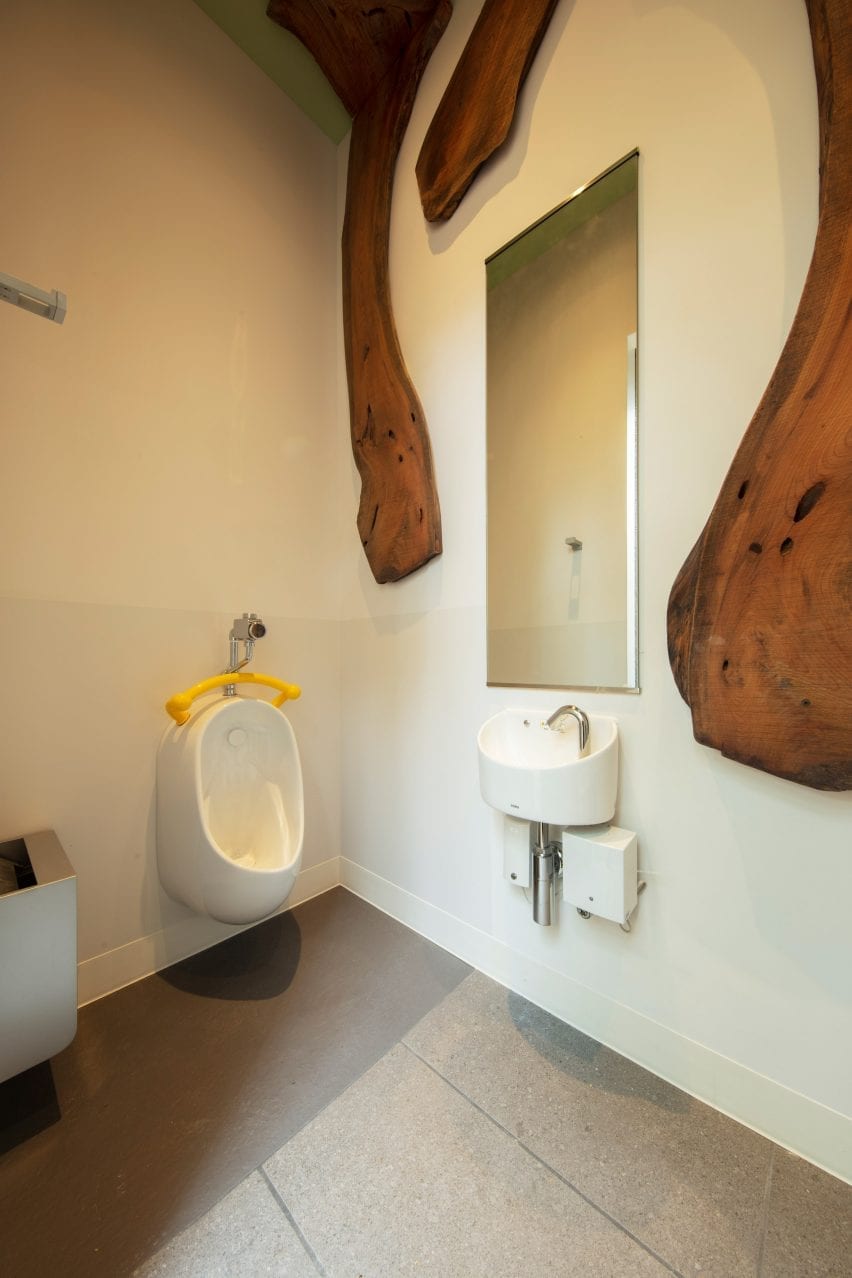 Nabeshima Shoto Park toilet by Kengo Kuma