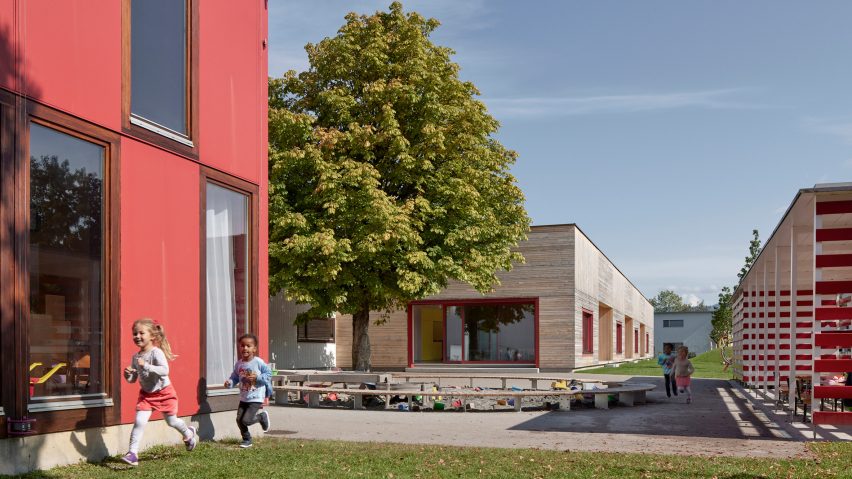 Children running outside Kindergarten am Schlatt