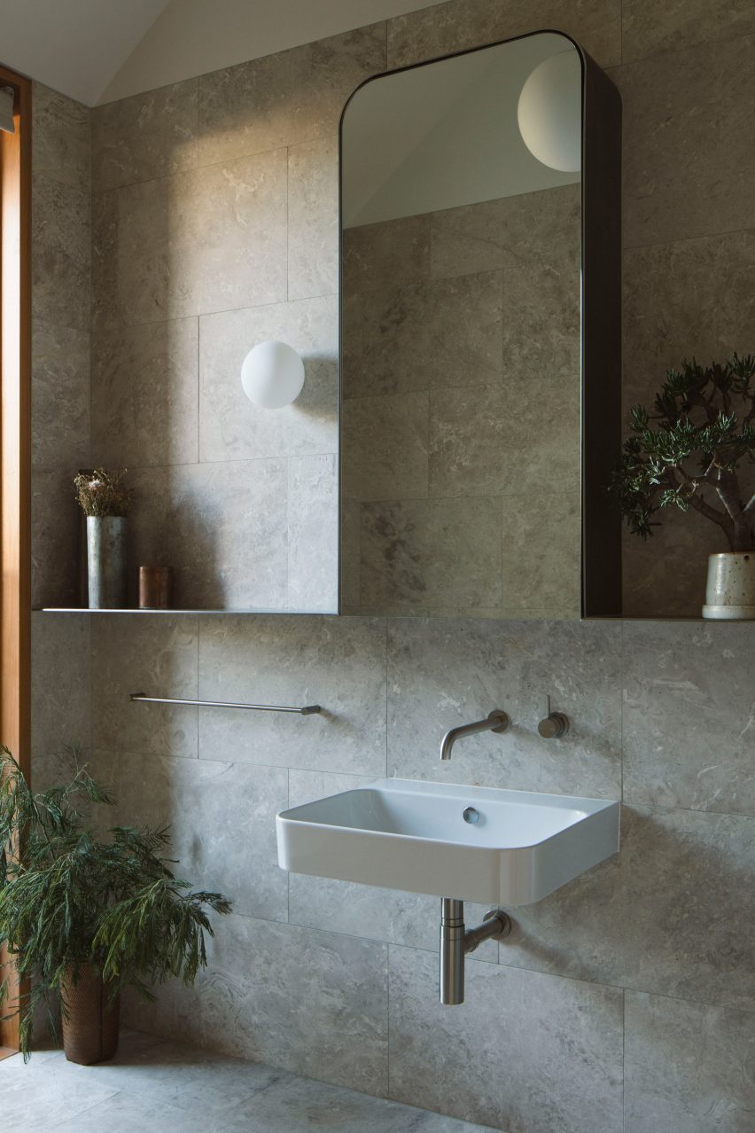 A bathroom with stone tiles