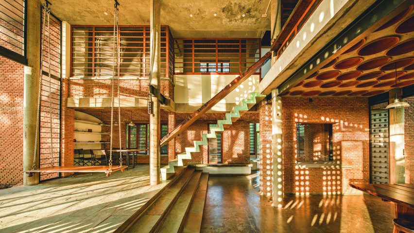 Wall House architects residence interior with by Anupama Kundoo