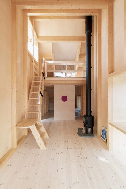 Gartnerfuglen Arkitekter built a wood mezzanine