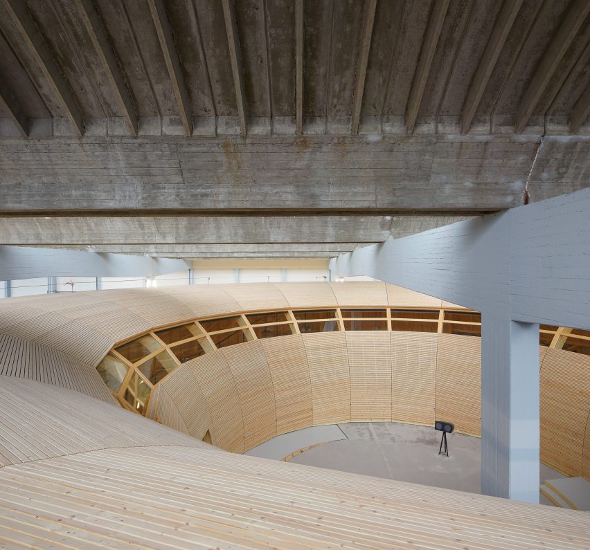 The structure was placed in a concrete room