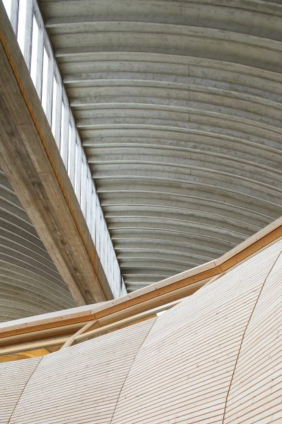 Olson Kundig used a pale timber