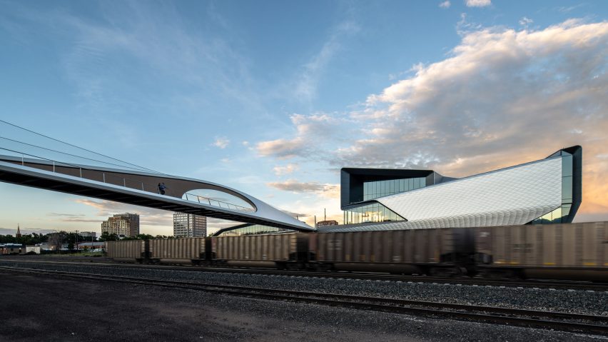 Diller Scofidio + Renfro builds looping steel Park Union Bridge in Colorado