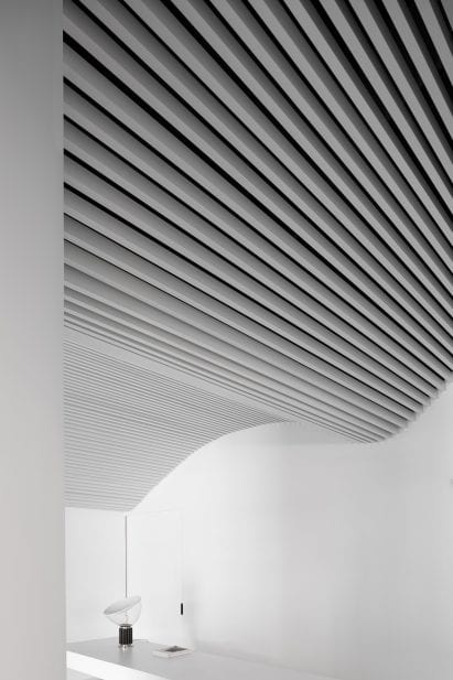 Runxuan textile office has a minimal interior