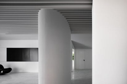 Runxuan textile office has an open plan look