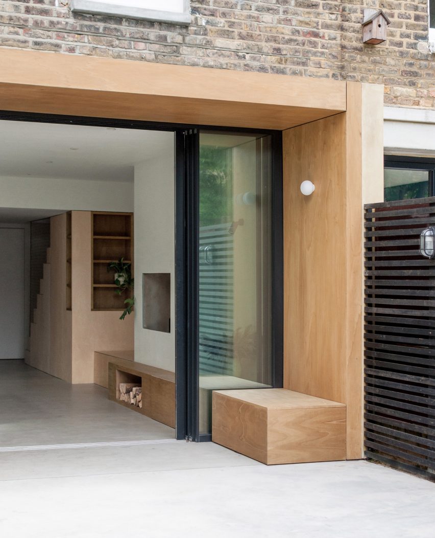A wooden extension by Yellow Cloud Studio