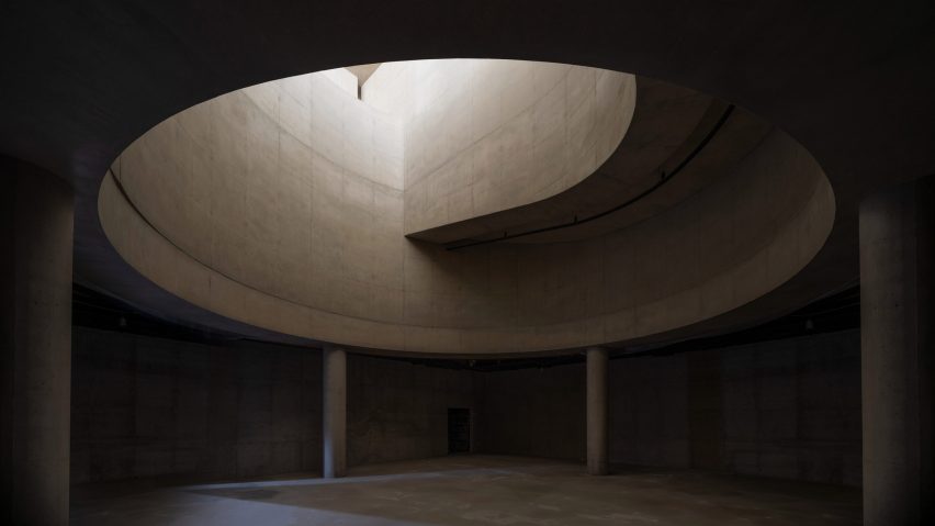 An exhibition space inside ST/SongEun Building