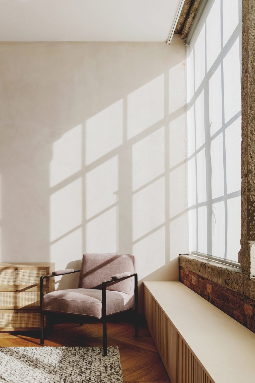 St John Street warehouse apartment by Emil Eve Architects