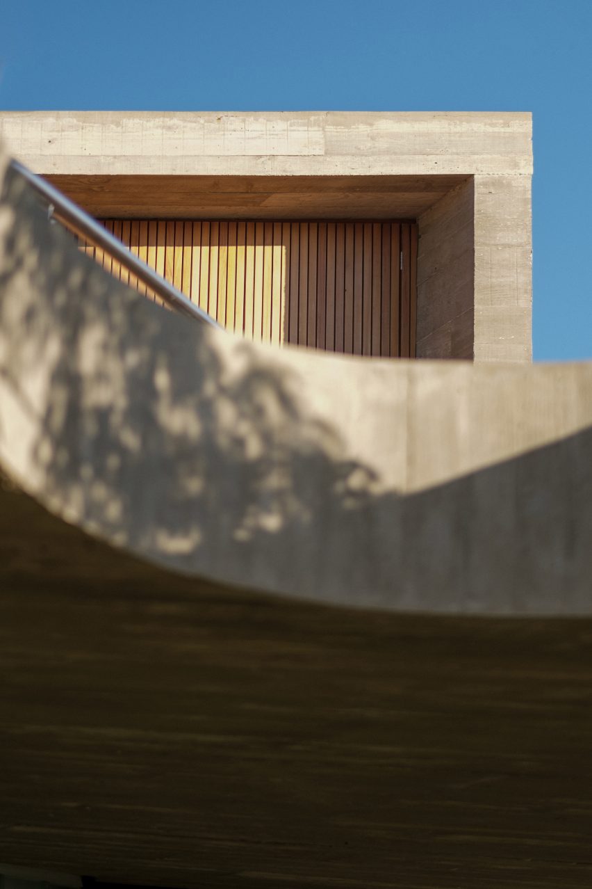 Anada House by Stemmer Rodrigues