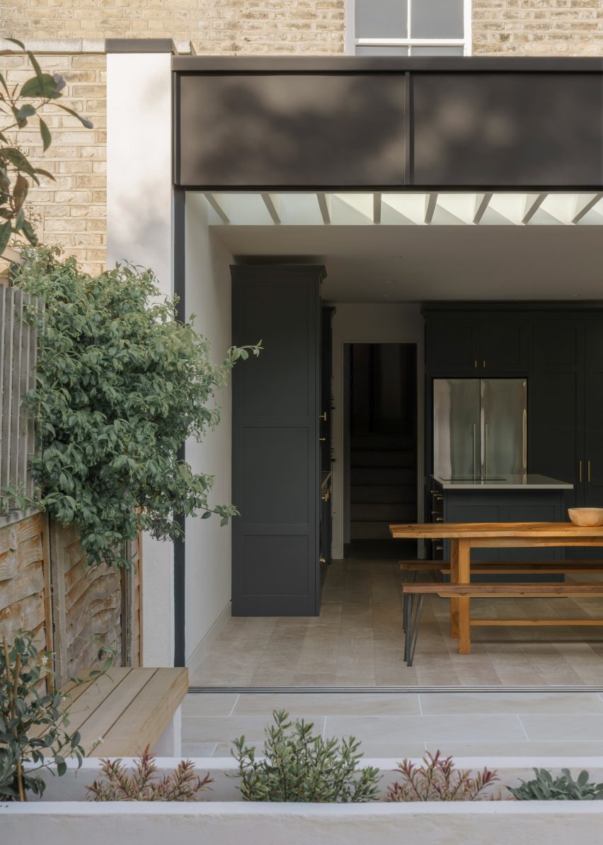 Elevation detail looking into kitchen, T-House by Will Gamble Architects
