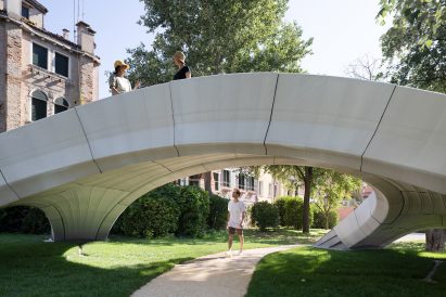 Striatus is comprised of two walkable decks