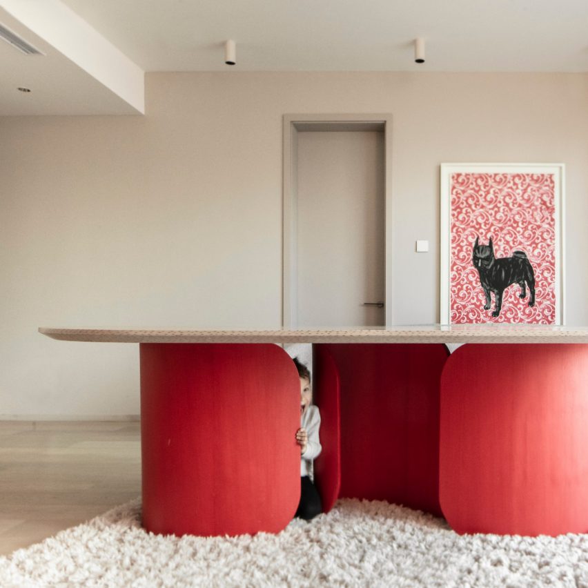 Hide & Seek table
