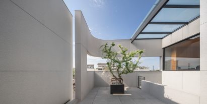 Roof terrace, 55 Sathorn house by Kuanchanok Pakavaleetorn Architects