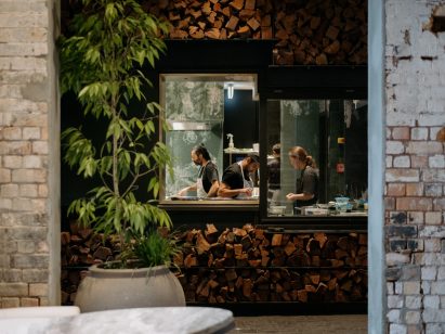 Open kitchen in log store