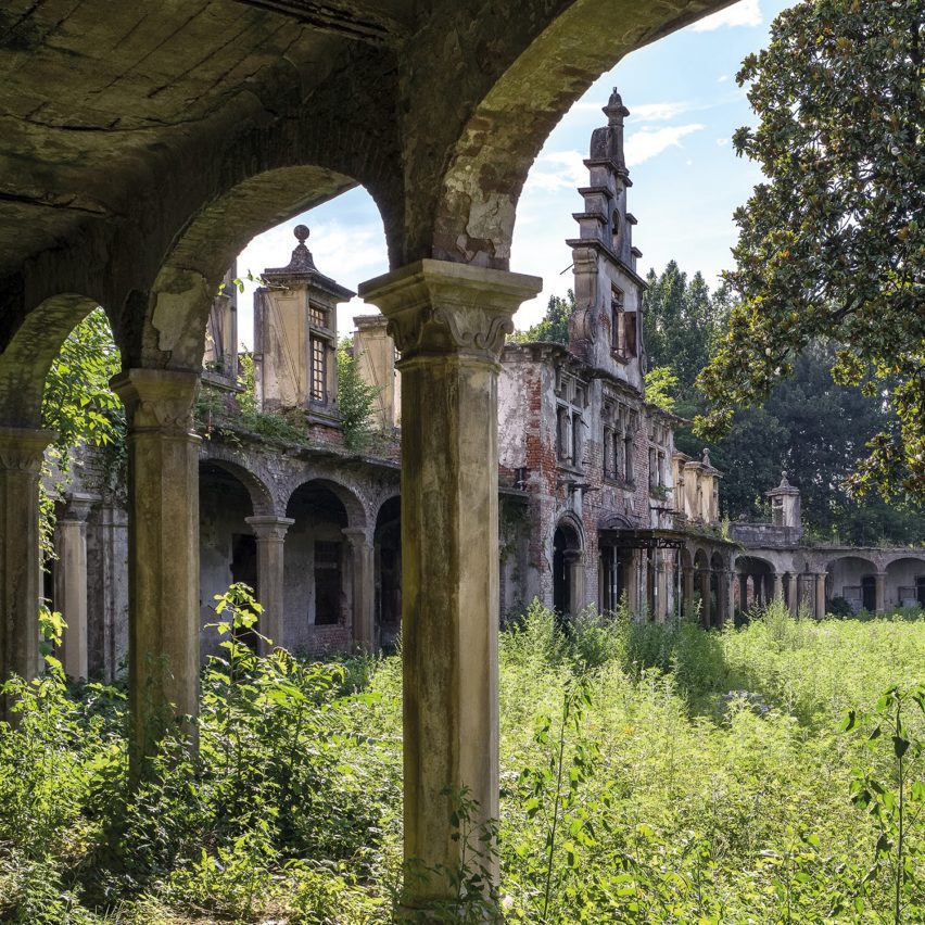 Former Stables De Montel