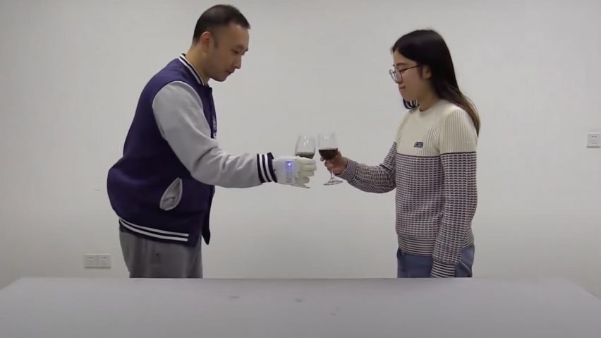 Inflatable neuroprosthetic hand by MIT engineers