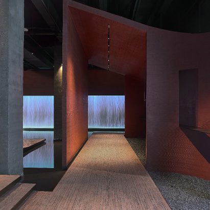 Zeng Fengfei Apparel Cultural Center by Fancy Design