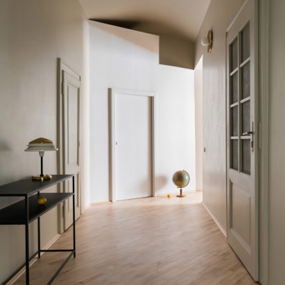 Stepped Volume Apartment by Alepreda Architecture