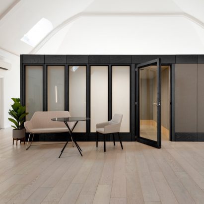 Verandas meeting room pod by Spacestor