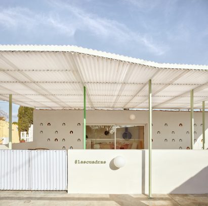 Las Cuadras Retreat Home by Estudio ji arquitectos