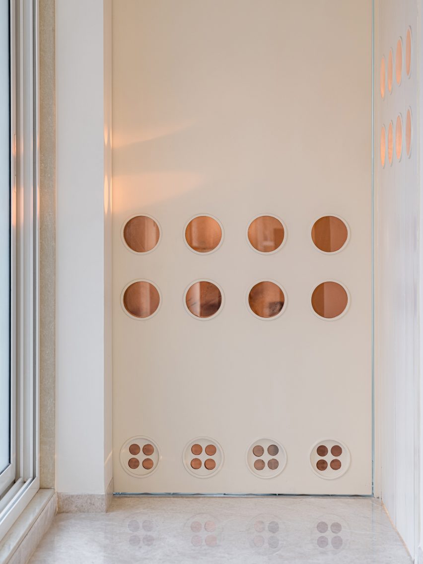 Mumbai apartment by The Act of Quad