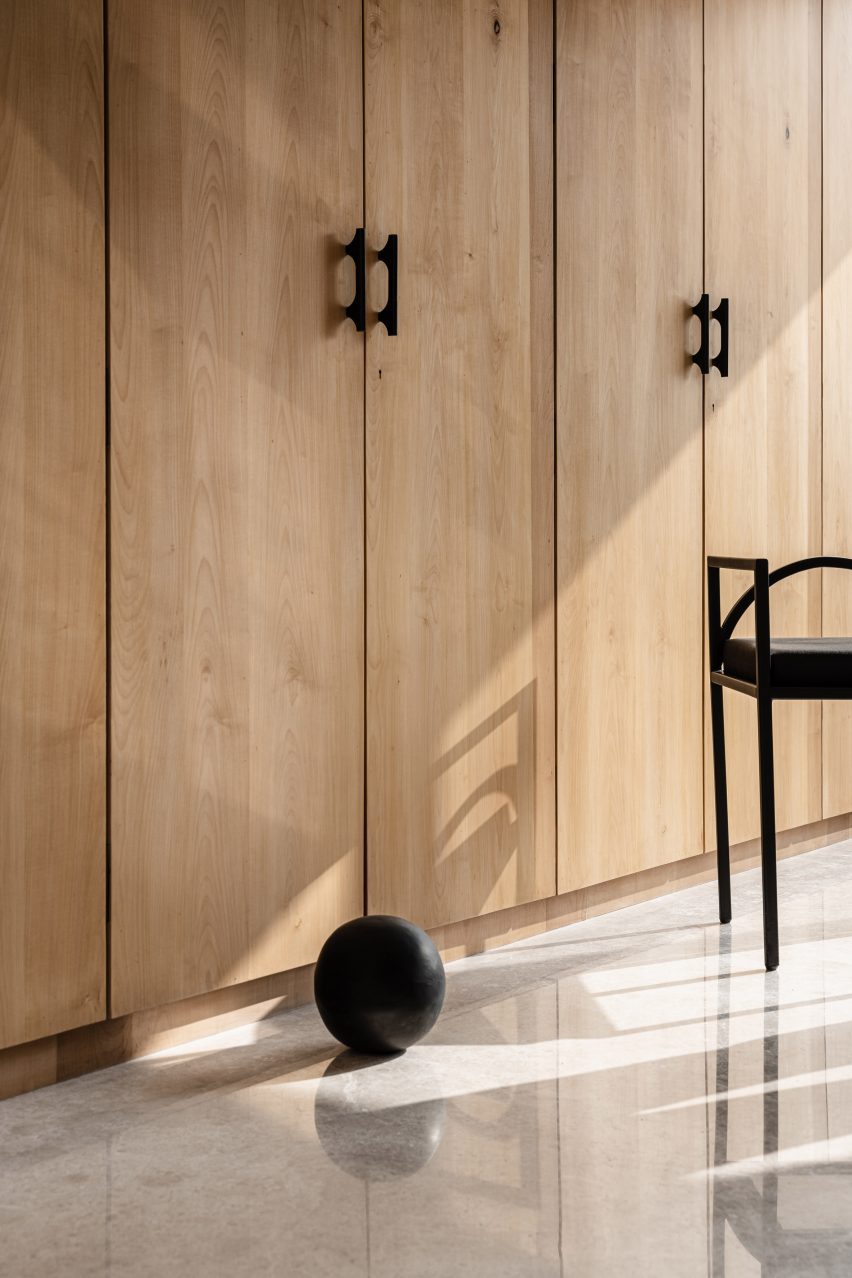 Mumbai apartment by The Act of Quad