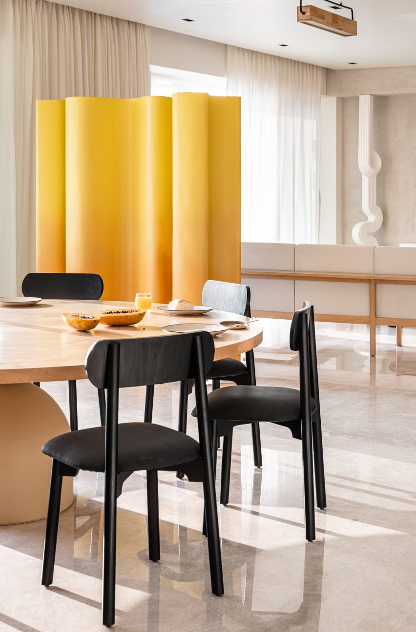 Mumbai apartment by The Act of Quad