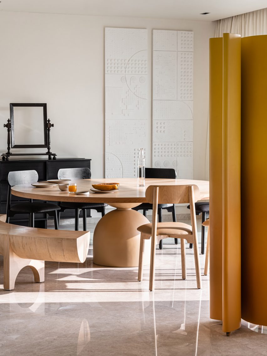 Mumbai apartment by The Act of Quad